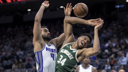  米德尔顿关键三分命中，雄鹿险胜活塞保排名