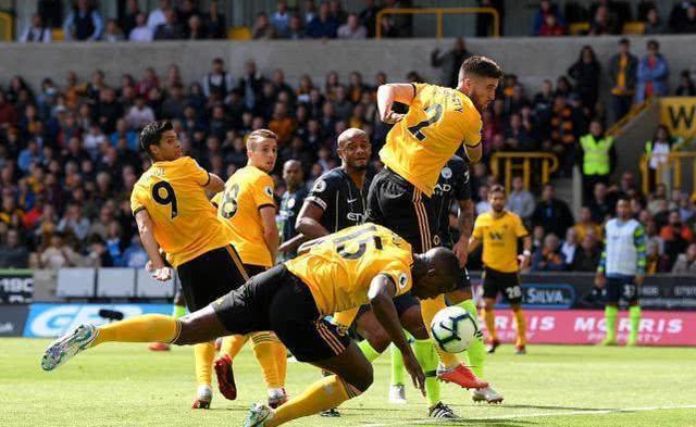 3, 法甲新规实施VAR判罚引发争议  