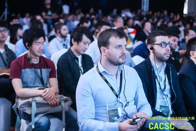  南特VS巴黎焦点战吸引十万观众  